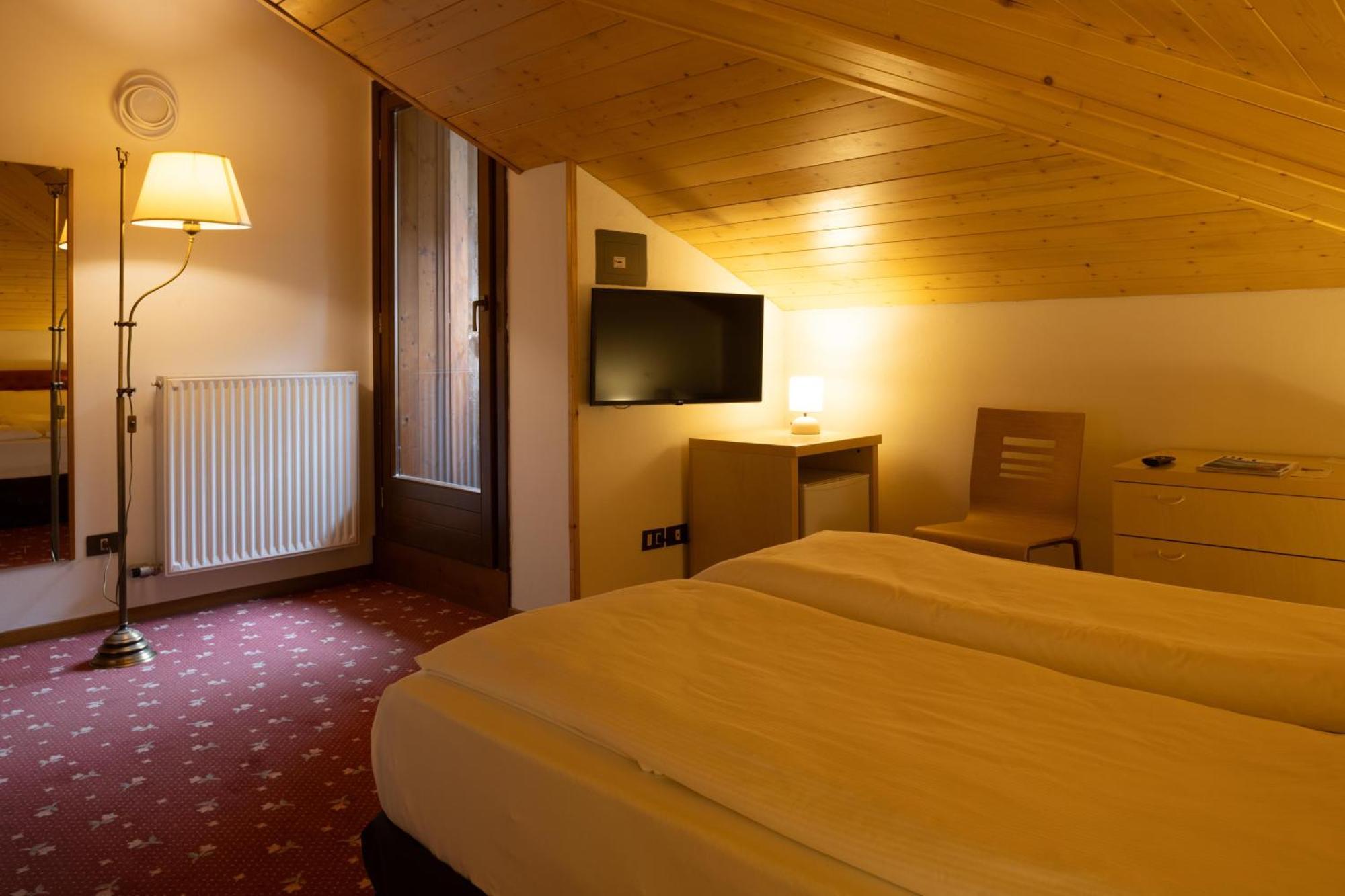 Hotel Lido Pieve Di Ledro Exterior photo